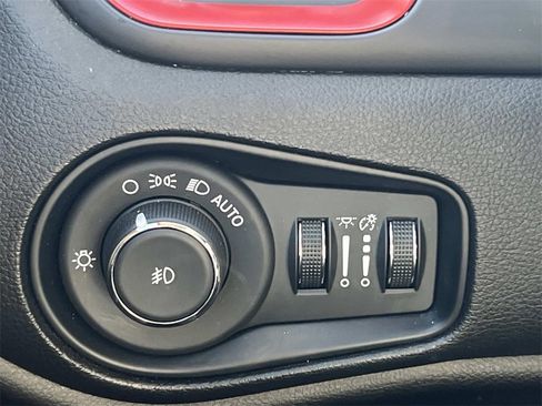 Used 2022 Jeep Renegade Latitude image 28