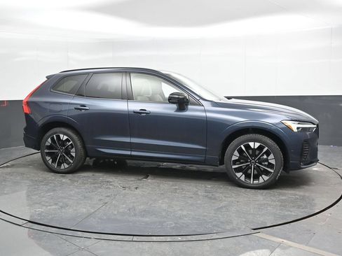 New 2026 Volvo XC60 B5 Plus w/ Climate Package AWD/4WD image 3