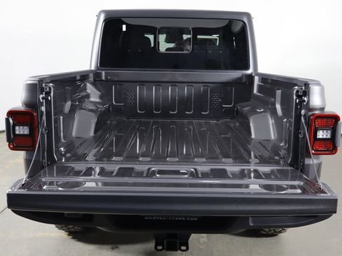 New 2026 Jeep Gladiator Willys AWD/4WD image 18
