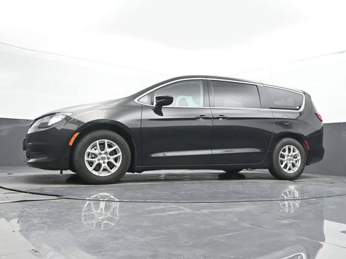 Used 2023 Chrysler Voyager LX FWD image 49