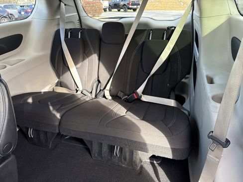 Used 2023 Chrysler Voyager LX image 27
