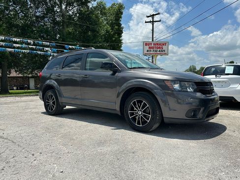 Used 2019 Dodge Journey SE w/ Blacktop Package FWD image 3