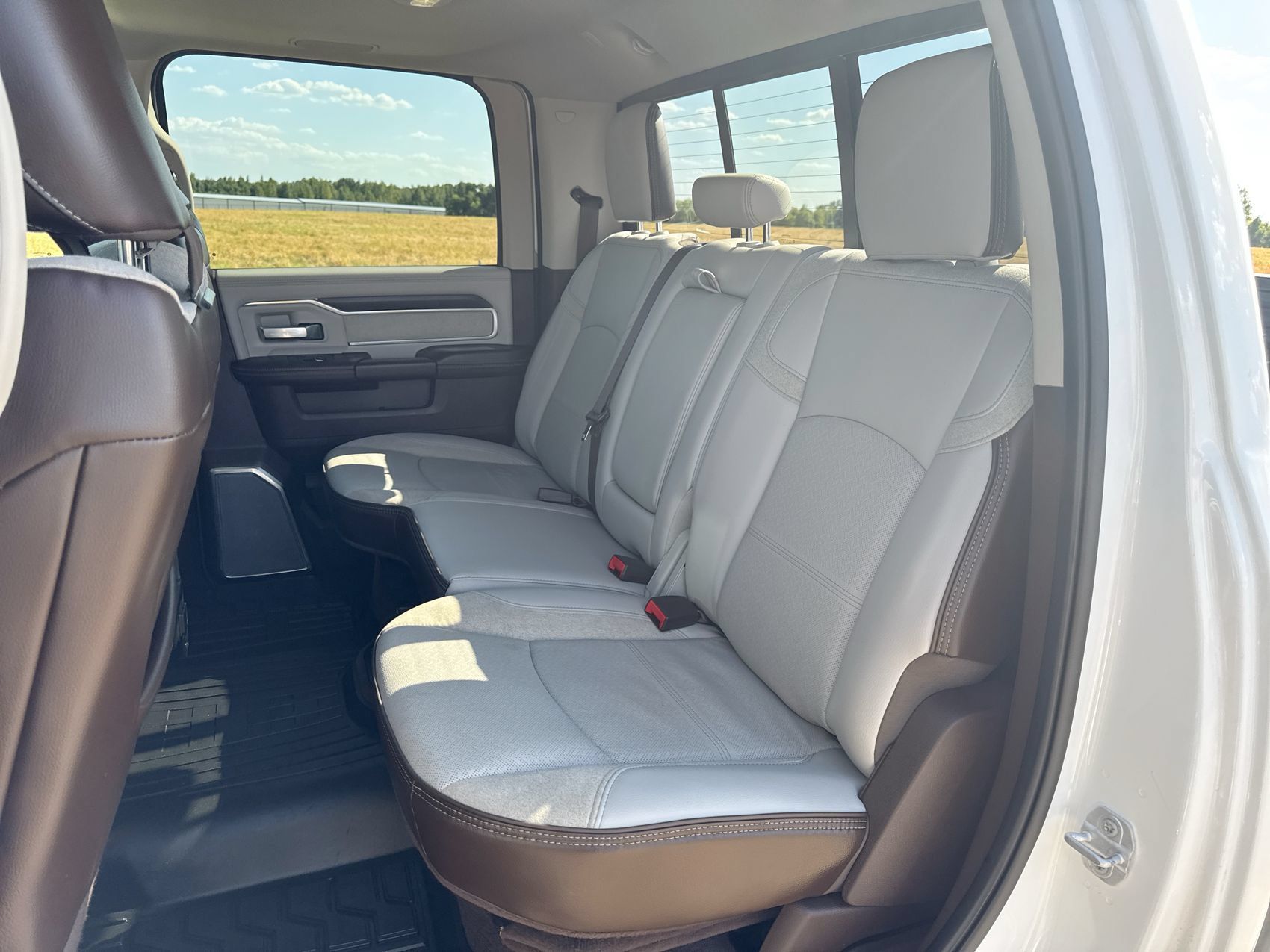 Used 2026 RAM 2500 Laramie AWD/4WD image 23
