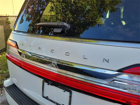 Used 2020 Lincoln Navigator Reserve w/ Luxury Package image 5