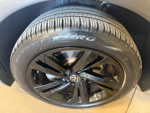 Certified 2023 Volkswagen Tiguan SE R-Line AWD/4WD image 8