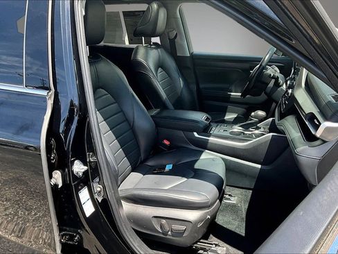 Used 2022 Toyota Highlander XLE AWD/4WD image 30