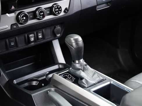 Used 2018 Toyota Tacoma SR5 RWD image 10