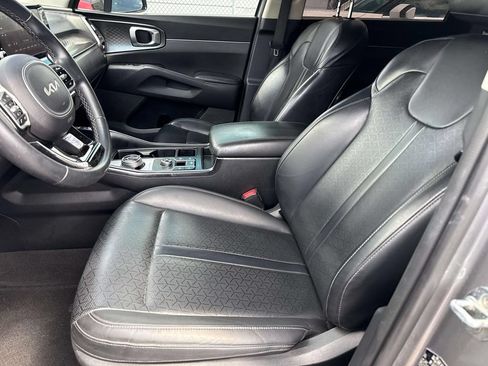 Used 2022 Kia Sorento S FWD image 18