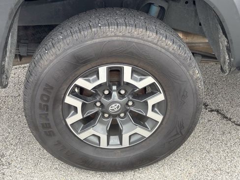 Used 2021 Toyota Tacoma TRD Off-Road w/ TRD Premium Off Road Package image 3