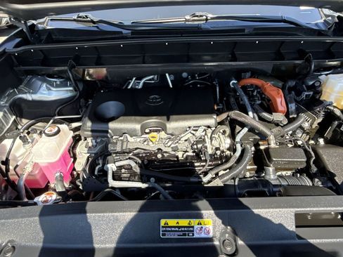 Used 2022 Toyota Highlander XLE AWD/4WD image 29