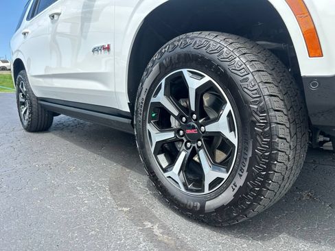 Used 2025 GMC Yukon AT4 w/ AT4 Premium Plus Package AWD/4WD image 12