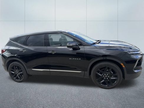 Used 2025 Chevrolet Blazer Premier w/ Enhanced Convenience Package AWD/4WD image 3