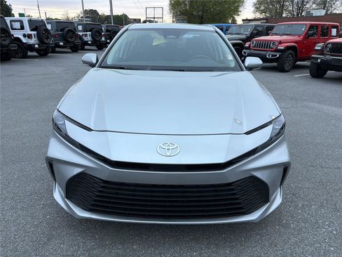 Used 2026 Toyota Camry LE image 3