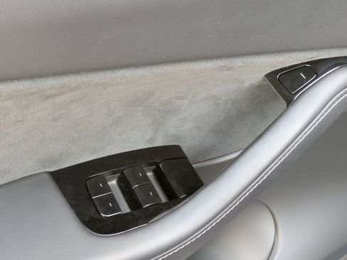 Used 2020 Tesla Model Y Performance image 10