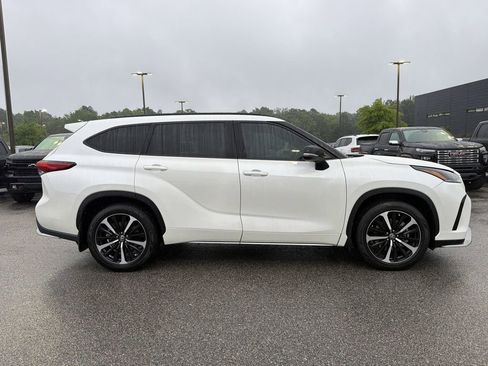 Used 2021 Toyota Highlander XSE FWD image 6