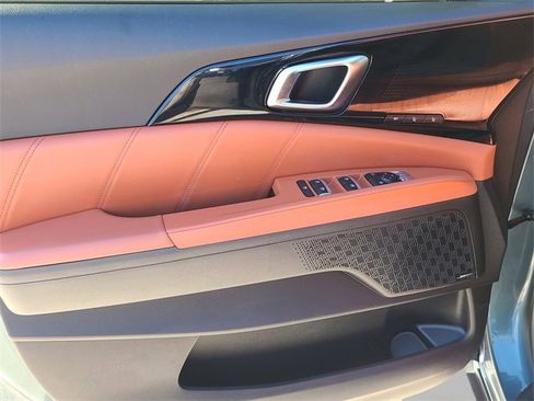 Used 2025 Kia Carnival SX Prestige image 33