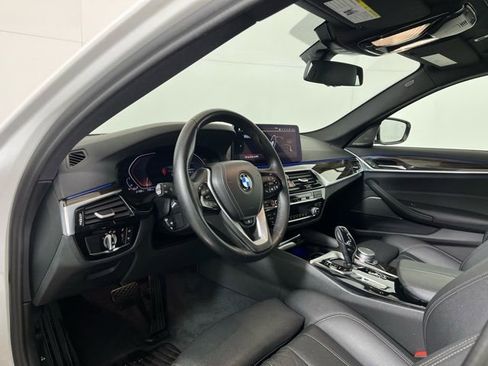 Used 2022 BMW 530i xDrive w/ Premium Package image 9