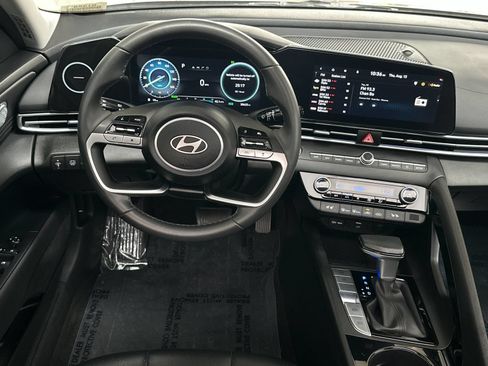 Used 2025 Hyundai Elantra Limited FWD image 13