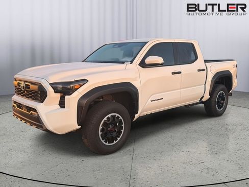 Certified 2024 Toyota Tacoma TRD Off-Road AWD/4WD image 1
