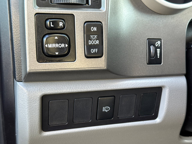 Used 2016 Toyota Sequoia SR5 w/ Premium Package RWD image 24
