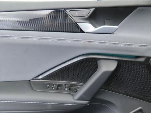 New 2026 Volkswagen Tiguan SE image 21