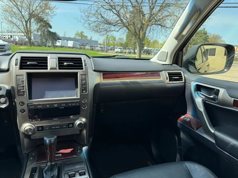 Used 2016 Lexus GX 460 w/ Premium Package AWD/4WD image 17