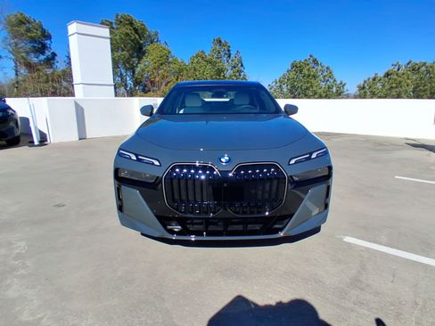 New 2026 BMW 750e xDrive image 5