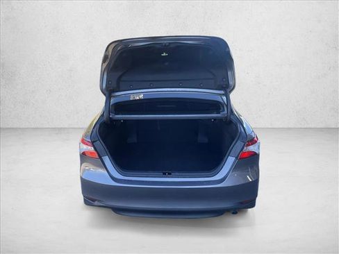 Used 2019 Toyota Camry LE image 7