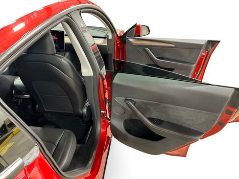 Certified 2023 Tesla Model Y AWD image 12