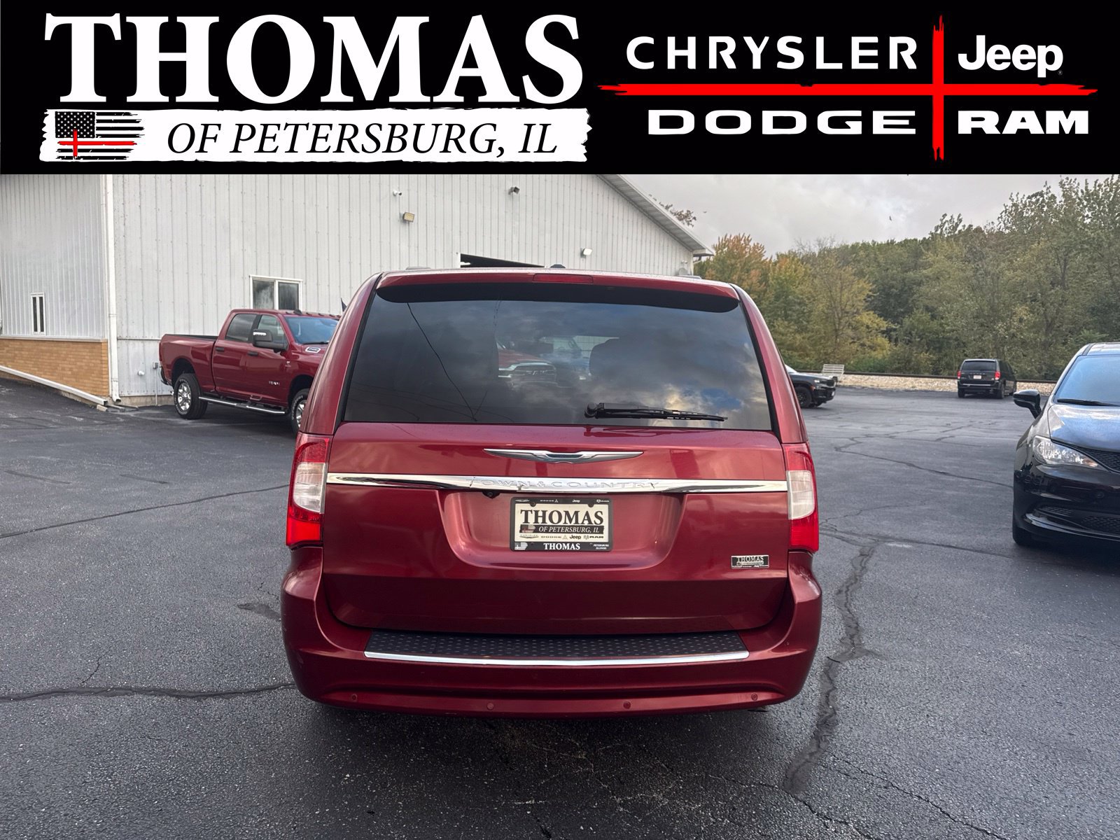 Used 2013 Chrysler Town & Country Touring-L FWD image 6