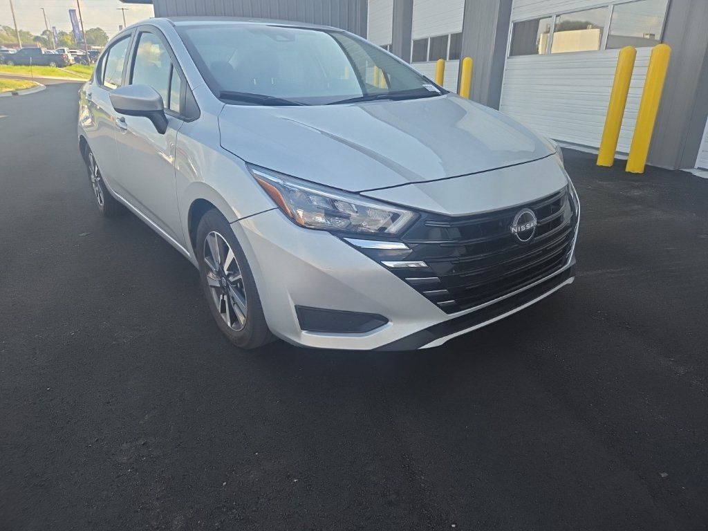 Used 2025 Nissan Versa SV FWD image 17