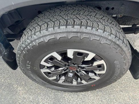 Used 2024 Nissan Frontier PRO-4X w/ Technology Package AWD/4WD image 8
