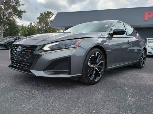 Used 2024 Nissan Altima 2.5 SR w/ SR Premium Package image 9