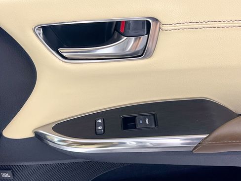 Used 2015 Toyota Avalon Limited image 26