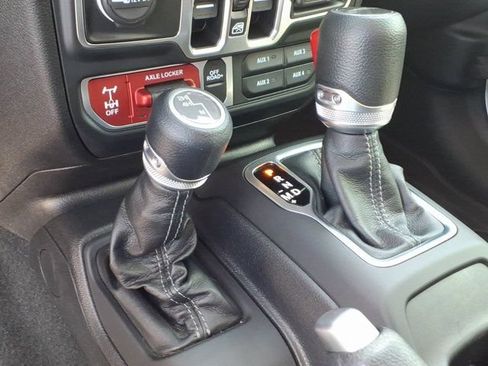 Used 2024 Jeep Gladiator Sport AWD/4WD image 15