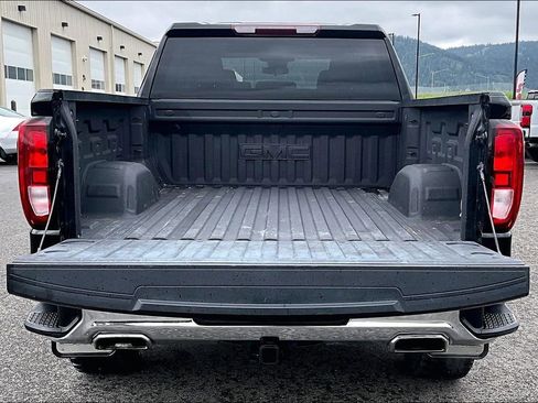 Used 2023 GMC Sierra 1500 SLE w/ X31 Off-Road Package AWD/4WD image 18