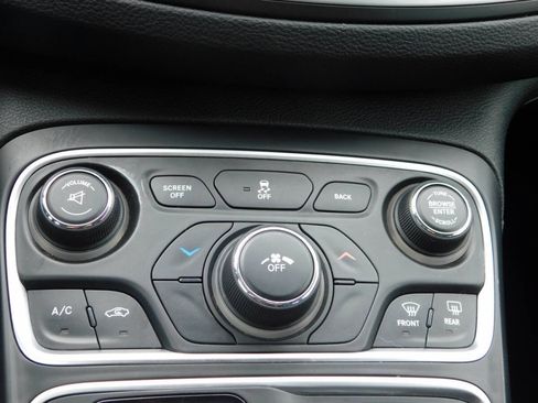 Used 2015 Chrysler 200 Limited w/ Convenience Group FWD image 14
