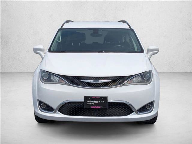 Used 2018 Chrysler Pacifica Touring-L FWD image 2