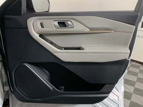 Used 2025 Ford Explorer Active w/ Active Comfort Package image 38