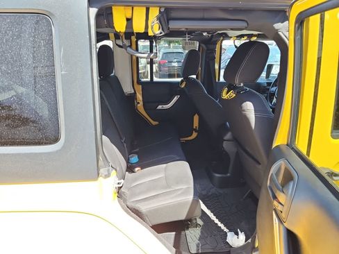 Used 2015 Jeep Wrangler Unlimited Sahara w/ Connectivity Group AWD/4WD image 23