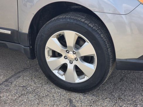 Used 2010 Subaru Outback 2.5i Premium AWD/4WD image 9