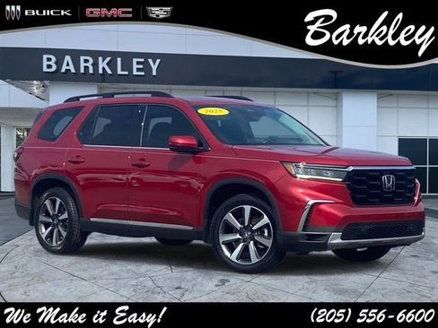 Used 2025 Honda Pilot Touring image 1