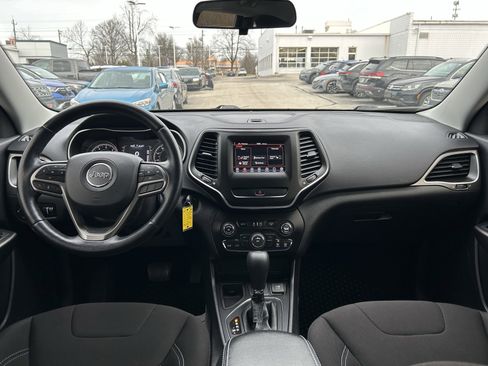 Used 2020 Jeep Cherokee Latitude w/ Cold Weather Group image 9