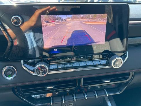 Used 2023 Chevrolet Colorado Z71 w/ Z71 Convenience Package 2 image 17