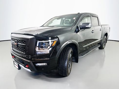 Used 2021 Nissan Titan PRO-4X w/ Pro-4x Convenience Package image 3