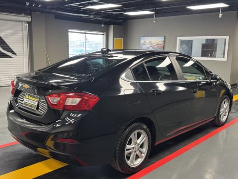 Used 2017 Chevrolet Cruze LT FWD image 6