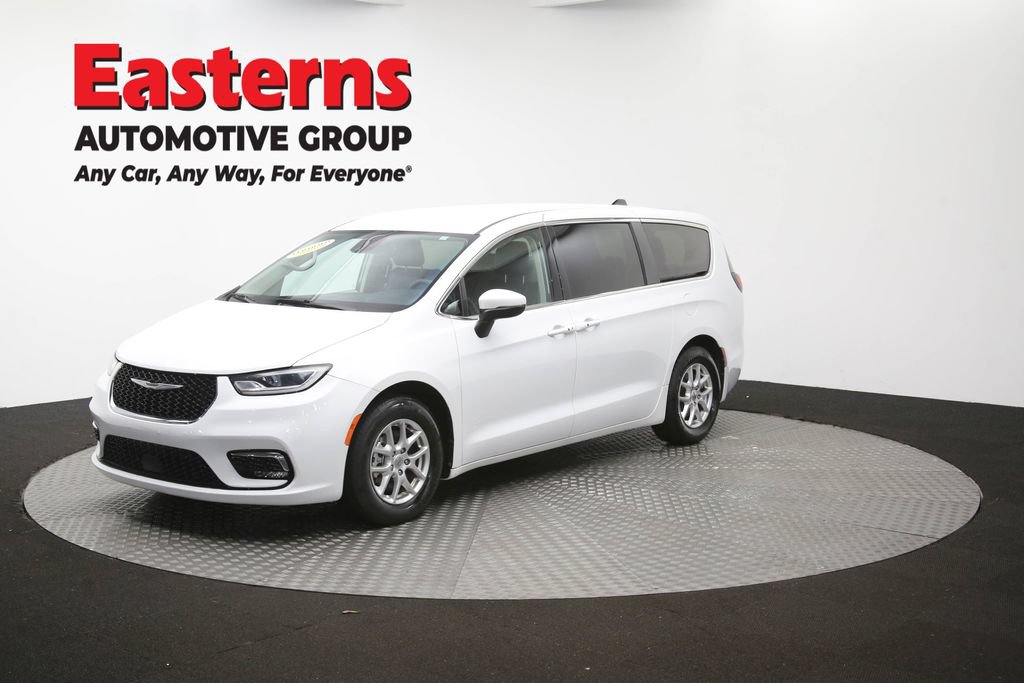 Used 2023 Chrysler Pacifica Touring-L FWD image 58