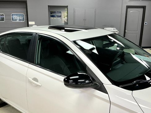 Used 2021 Nissan Altima 2.5 SR w/ SR Premium Package image 3