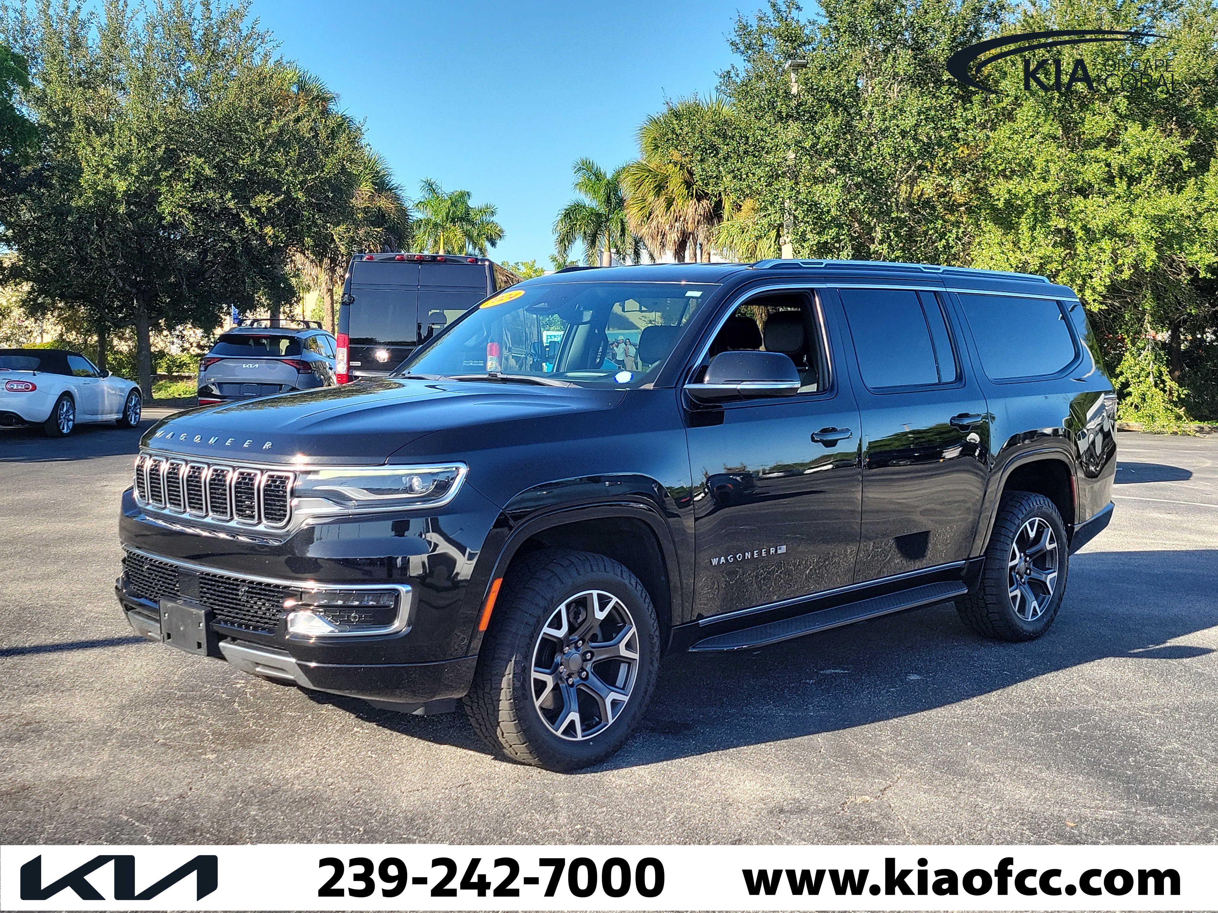 Used 2024 Jeep Wagoneer L Series III w/ Flexible Seating Group AWD/4WD image 3