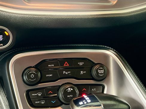 Used 2022 Dodge Challenger R/T RWD image 27